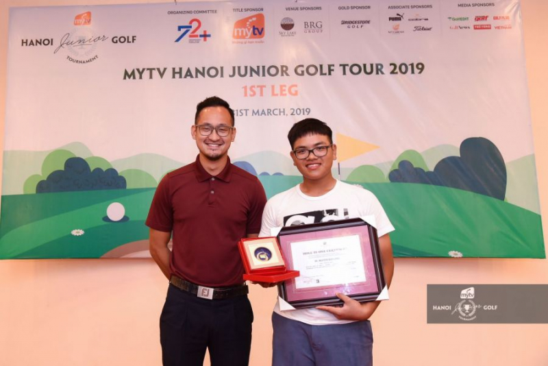 Golfer nhí Nguyễn Bảo Long đã ghi HIO và giành chức vô địch vòng 1 giải trẻ MyTV Hanoi Junior Golf Tour 2019