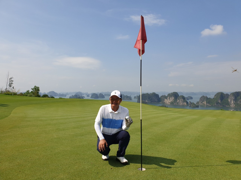 Golfer Phạm Hoàng Anh ghi điểm HIO tại hố 12 sân FLC Golf Club Hạ Long vào chiều ngày 21/8