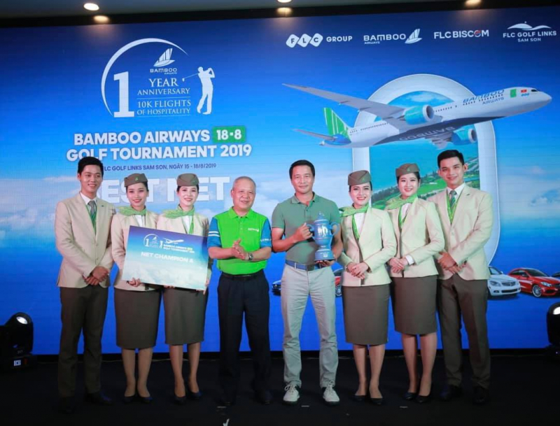 BTC trao Cúp American Golf Vintage Ceramic cho golfer Nguyễn Minh Tuấn - Nhất bảng A ngày thi đấu 17/8