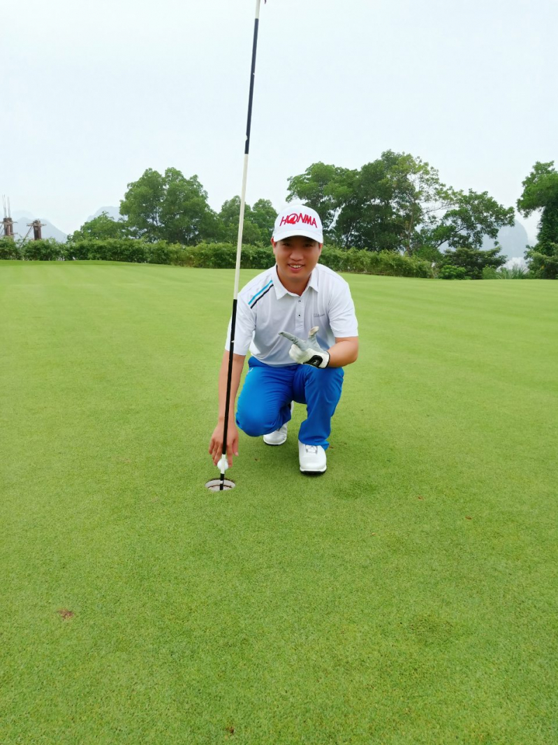 Golfer Nguyễn Đức Khoa