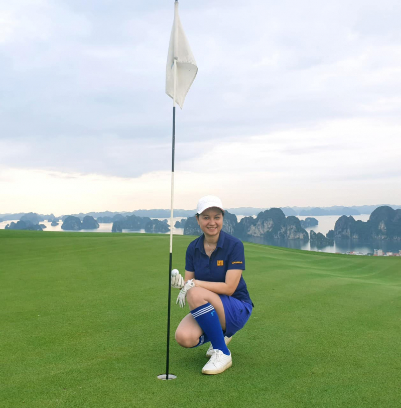 Golfer Nguyễn Thị Thu Hường tham gia môn thể thao golf mới được 1 năm