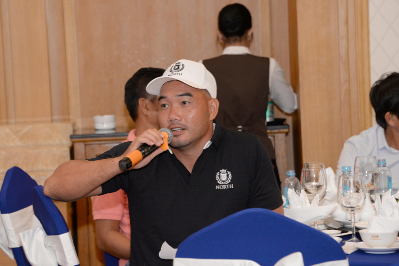 Ông Nguyễn Trung Thu – Đội trưởng Đội Golfer miền Bắc hỏi về luật thi đấu
