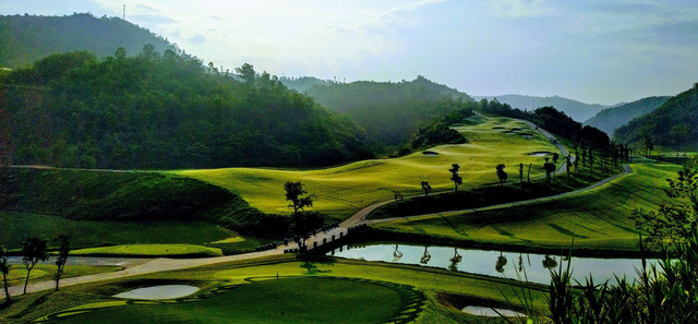 Một góc chụp địa hình dốc cao uốn lượn tại sân Geleximco Hilltop Valley Golf Club (Kỳ Sơn - Hoà Bình)