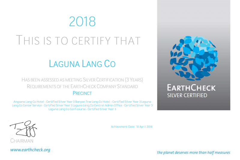 Chứng chỉ Bạc của Earth Check được trao cho sân Laguna Lăng Cô vào năm 2018