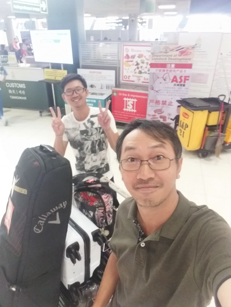 Những hình ảnh đầu tiên của Golfer Varuth Nguyễn và Cha đã về đến Thái Lan, sau khi kết thúc giải Lexus Challenge 2019