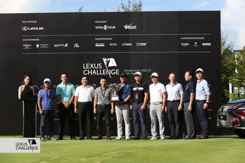 Golfer chuyên nghiệp số 1 Việt Nam Trần Lê Duy Nhất nhận được 270 triệu đồng từ chiến thắng tại Lexus Challenge 2019