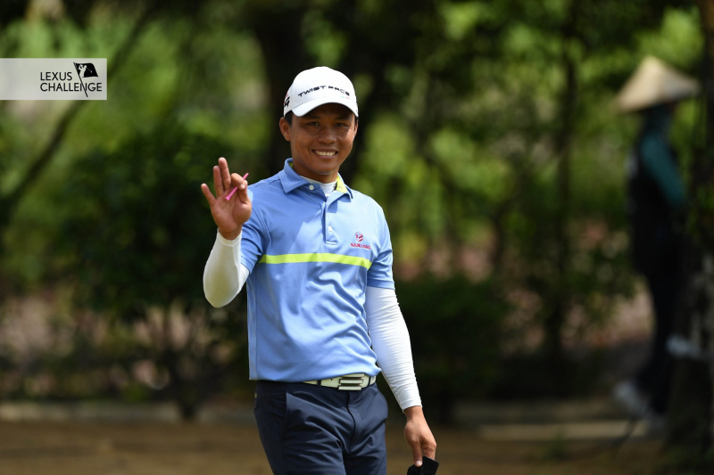 Golfer Tăng Nhơn Phú là tâm điểm của Lexus Challenge 2019 khi có 2 Eagle liên tiếp và kết thúc vòng đấu với thành tích 64 gậy (-7)