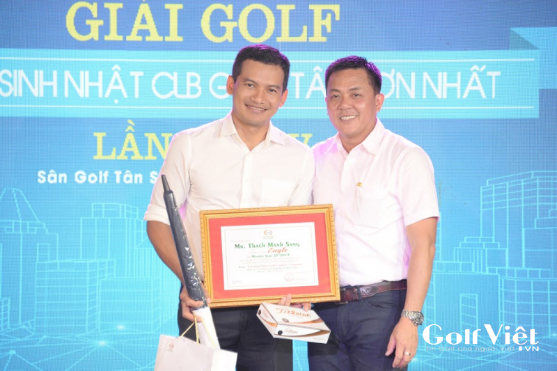 Golfer Thạch Mạnh Sang đạt giải Eagle