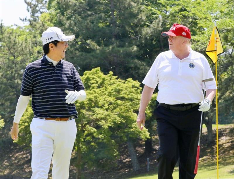 ông Trump không ít lần bị tố gian lận khi chơi golf