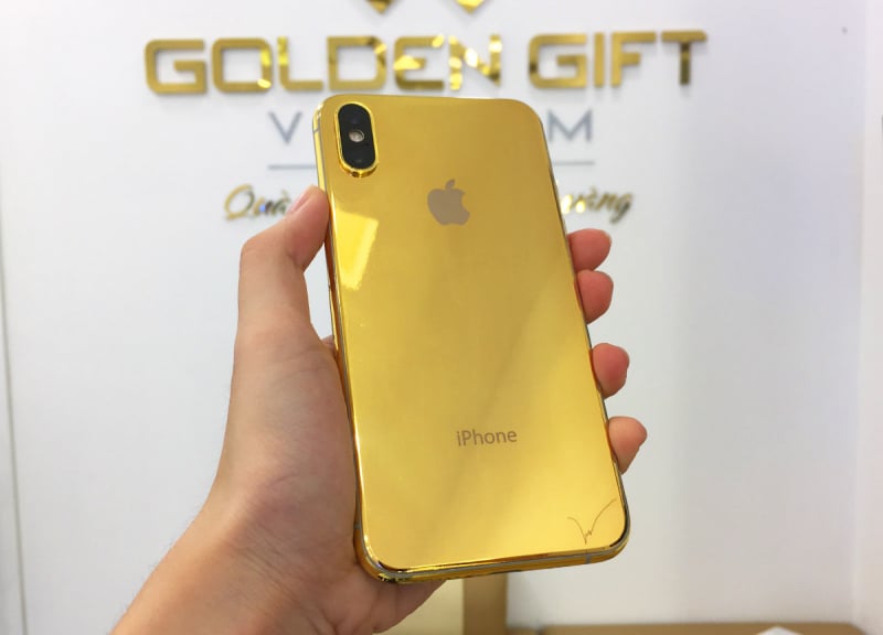 Chiếc iPhone Xs từng được Golden Gift Việt Nam mạ vàng và điêu khắc chữ ký