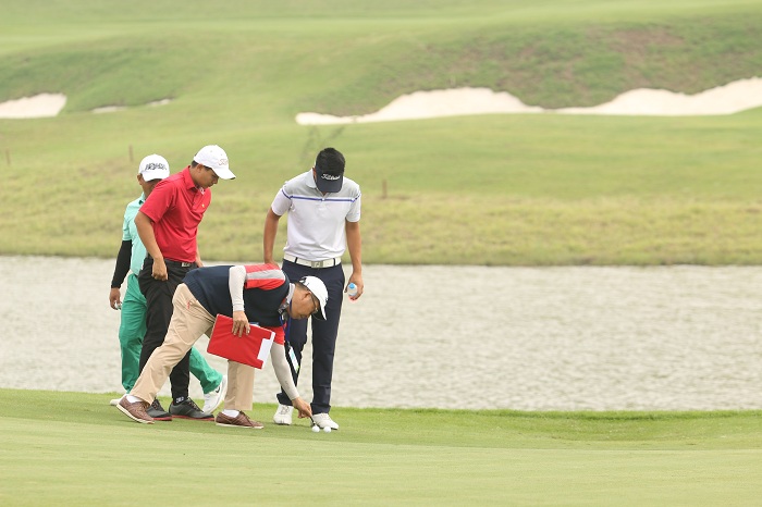 Đối với các tay golf chơi golf chuyên nghiệp, luật golf là thứ không thể thiếu khi họ ra sân