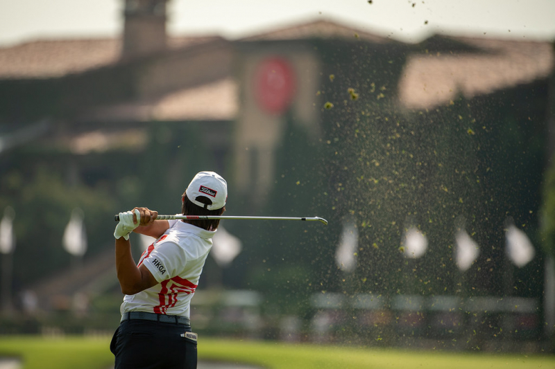 Cú phát bóng của golfer Hồng Kong Shuai Wong