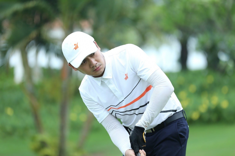 Diễn viên Minh Luân rất thích áo golf M17 vì vừa đẹp, trang nhã vừa tạo sự thoải mái cho golfer