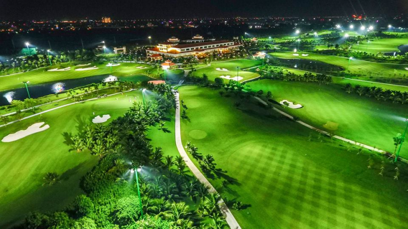 Hệ thống đèn phục vụ chơi golf ban đêm tại sân golf Long Biên, Hà Nội