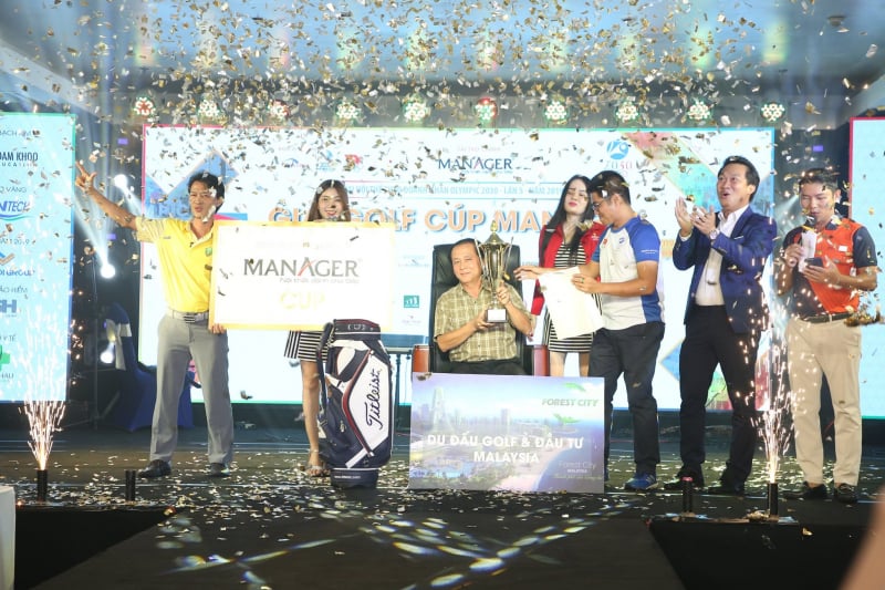 Golfer Huỳnh Việt Thương nhận giải Best Gross giải golf Tranh cúp Manager 2019