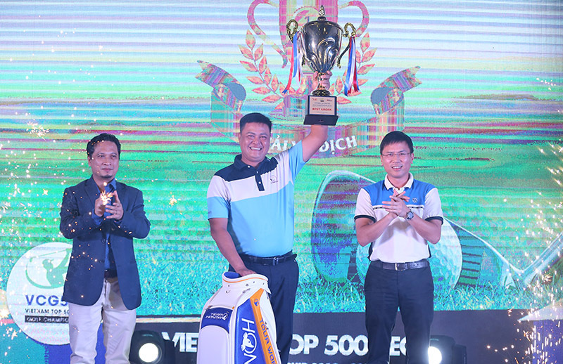 Golfer Trần Quang, đại diện cho Tổng Công ty CP Vinaconex là nhà vô địch mùa giải VGC500 2018 - 2019 tại sân Vinpearl Golf Hải Phòng