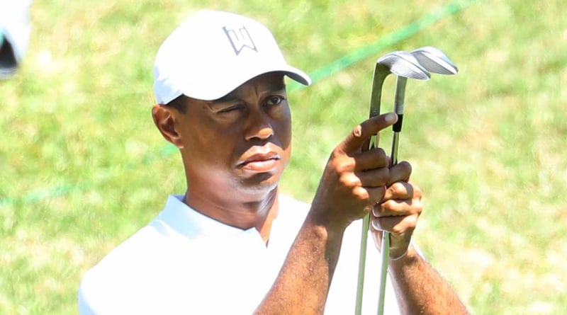 Huyền thoại Tiger Woods luôn thay gậy wedge mới vào mỗi tuần thi đấu
