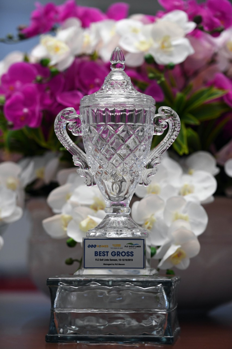 Cận cảnh cup Best Gross của nhà vô địch FLCHomes Tournament 2019