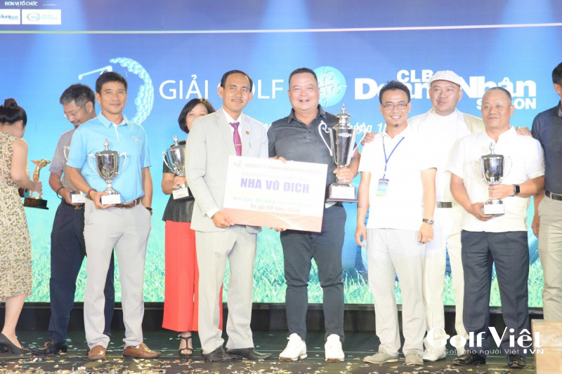 Golfer Nguyễn Ngọc Khôi nhận giải Best Gross giải golf CLB Doanh Nhân Sài Gòn 2019