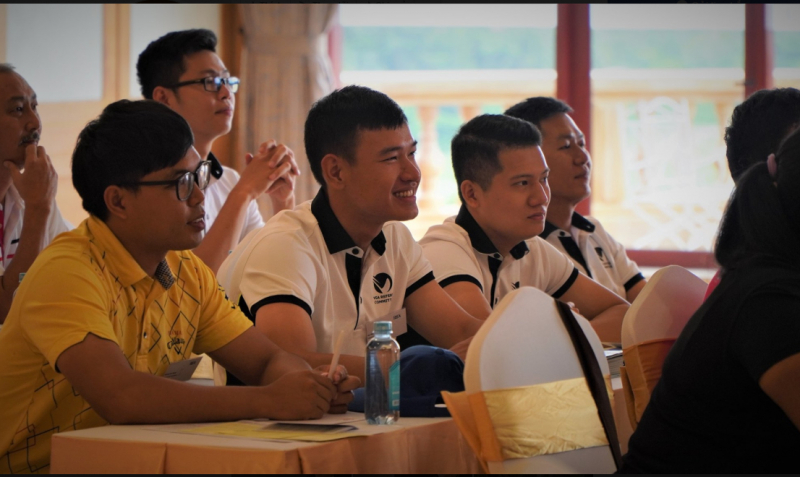 Các học viên Việt Nam tham gia khóa học luật golf Level 3 được hướng dẫn trực tiếp bởi các chuyên gia đến từ R&A. Ảnh VN Center