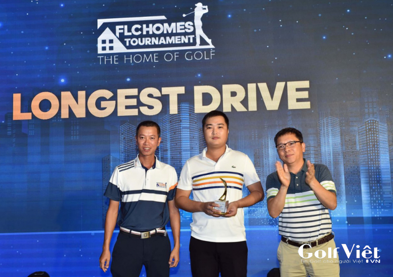 Golfer Trịnh Hoàng Anh nhận giải Longest Drive