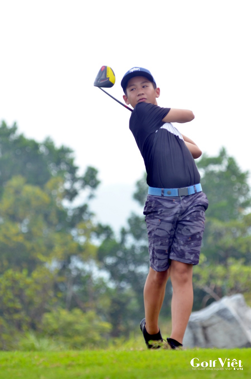 Vòng 6 tiếp tục có sự góp mặt của Đoàn Uy - nhà vô địch tại vòng 5, đồng thời là golfer làm nên bất ngờ trong ngày khởi tranh Tam Dao Golf Club Open Championship 2019 cùng kết quả 74 gậy