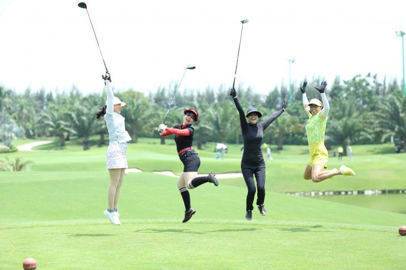Queen Club và Ladies Golf & Beauty Club thu hút 80 golfer tham gia sinh hoạt trong đó có ngôi sao Nguyễn Thị Tố Uyên, Nguyễn Thị Ngọc Dung