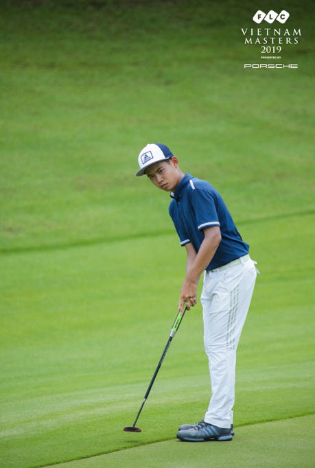 Quang Anh trở thành golfer nghiệp dư nhỏ tuổi nhất trong 3 mùa giải FLC Vietnam Masters vượt qua lát cắt với điểm số vừa đủ