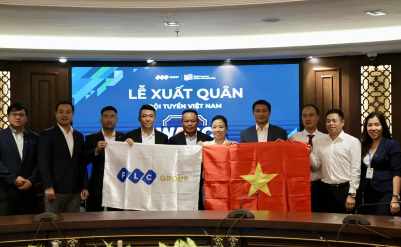 Đội tuyển golf Việt Nam nhận lá cờ Tổ quốc và cờ của Tập đoàn FLC trước khi lên đường sang Malaysia