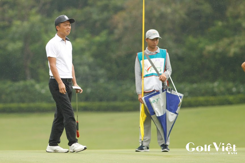 Luật golf 2019 không cho phép caddie căn chỉnh line