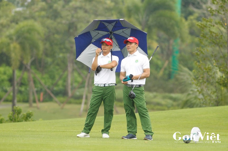 Đối với một golfer chuyên nghiệp, họ sẽ đến sân golf sớm để có thời gian tìm hiểu địa hình sân