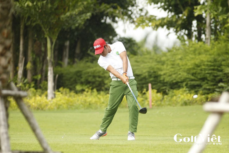Để làm chủ đường bóng lượn các tay golf nên dành thời gian tập luyện thường xuyên