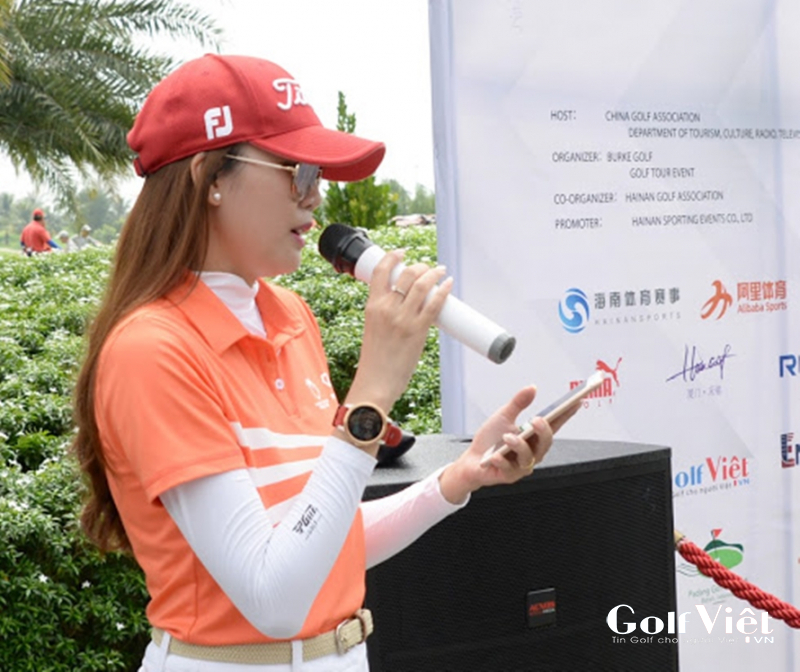 Đại diện BTC, bà Võ Phương Vi phát biểu khai mạc và thông qua điều lệ giải đấu