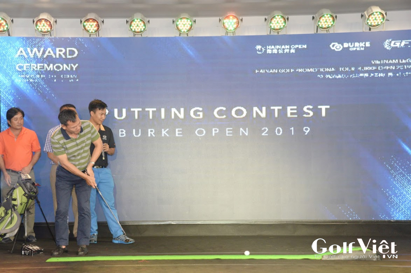 Các golfer tiếp tục thử sức với Putting Contest ngay tại đêm Gala trao giải