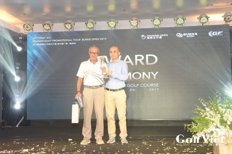 Golfer Võ Anh Minh nhận giải Best Gross