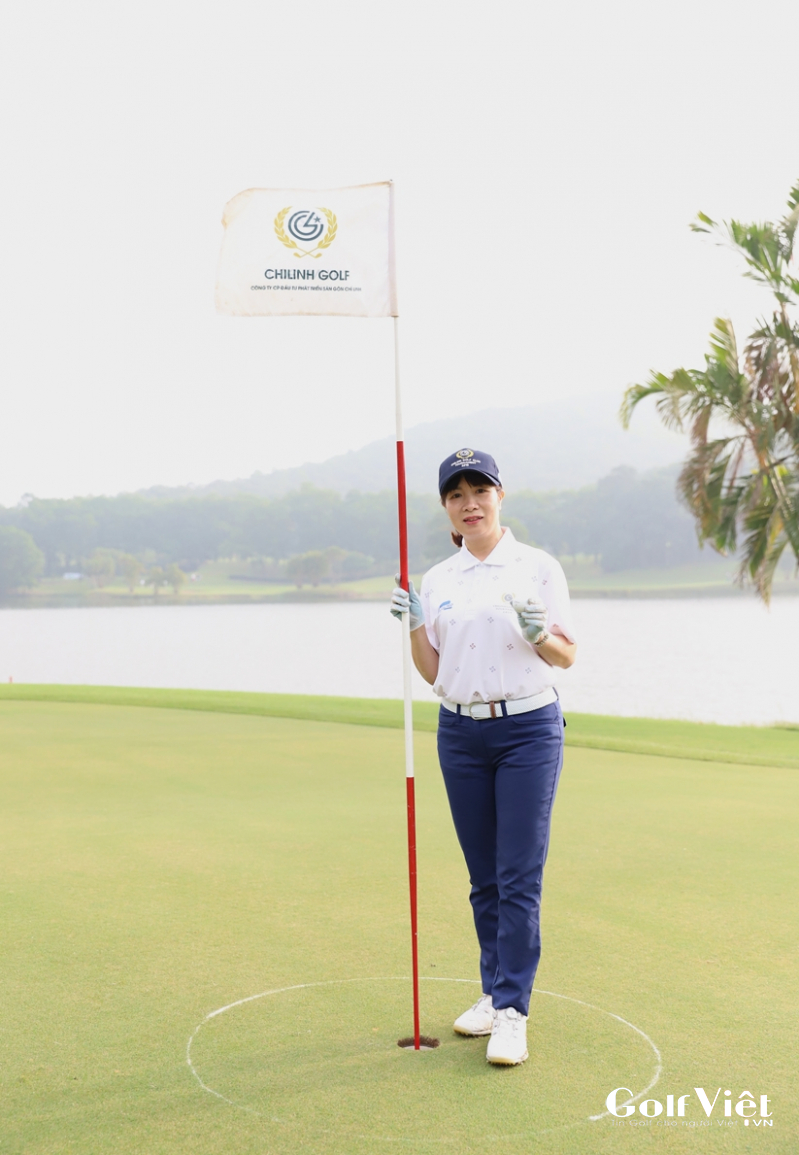 Golfer Trịnh Thị Giang ghi HIO tại hố 8B, sân golf Chí Linh ngày 16/11/2019