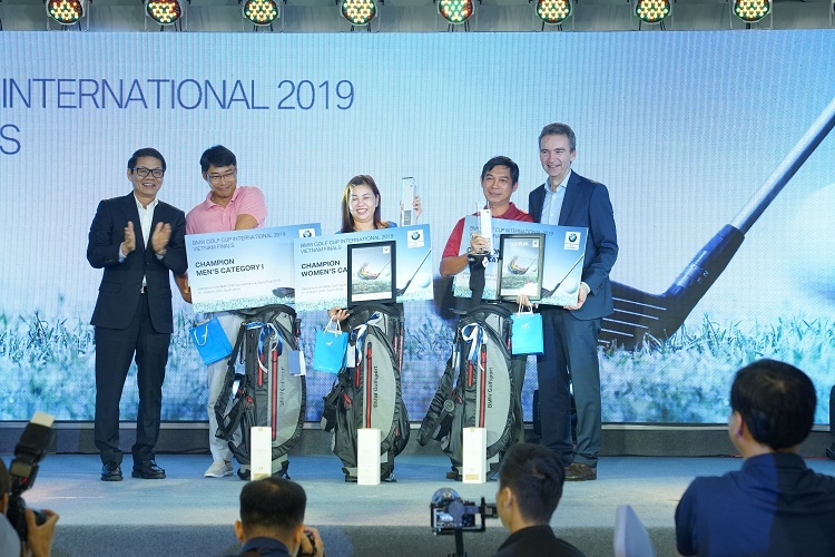 Ba đại diện Việt Nam tham gia vòng chung kết thế giới năm 2020 tổ chức ở thành phố George, Nam Phi (Ảnh: Hồng Nhung)