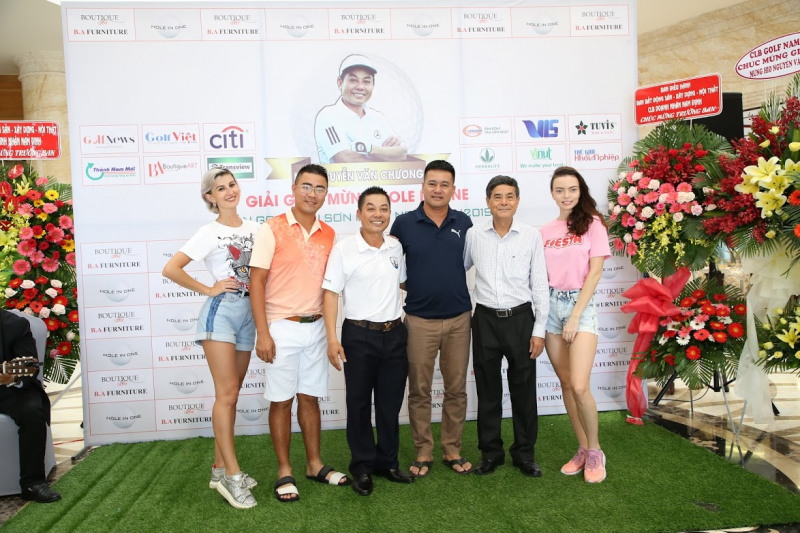 Đông đảo golfer và khách mời đã đến tham gia giải đấu, chúc mừng thành tích của golfer Nguyễn Văn Chương