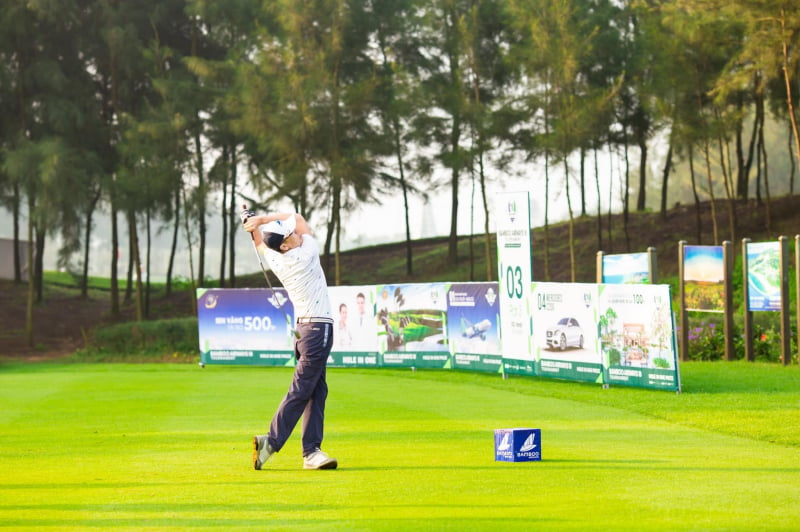 Them-14-golfer-duoc-vinh-danh-tai-Bamboo-Airways-18-Tournament