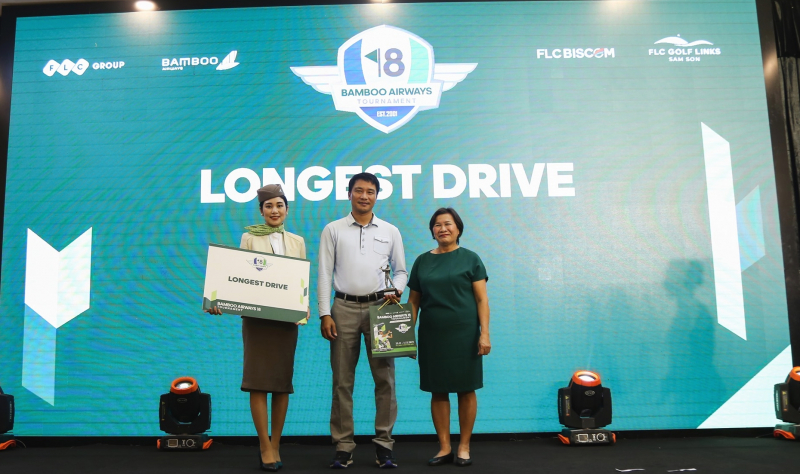 Nhà vô địch của giải golf Đại học Xây dựng lần 3 đạt giải Longest Drive tại Bamboo Airways 18 Tournament