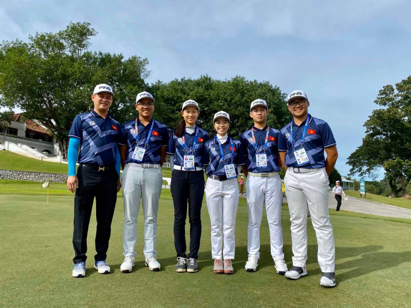 Các thành viên đội tuyển golf Việt Nam dự SEA Games 30 ở Philippines