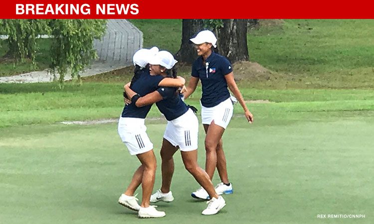 Các thành viên của đội tuyển golf Philippines ăn mừng sau chiến thắng của Pagdangan (Ảnh: CNN Philippines)
