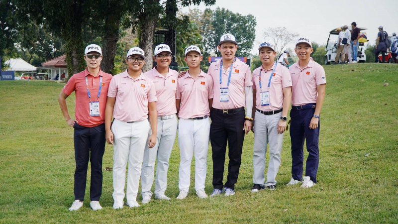 Tuyển golf Việt Nam và ban huấn luyện tại SEA Games 30 ở Philippines