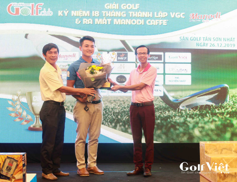 Golfer Trần Văn Hoàng đã giành cúp Best Gross danh giá của giải