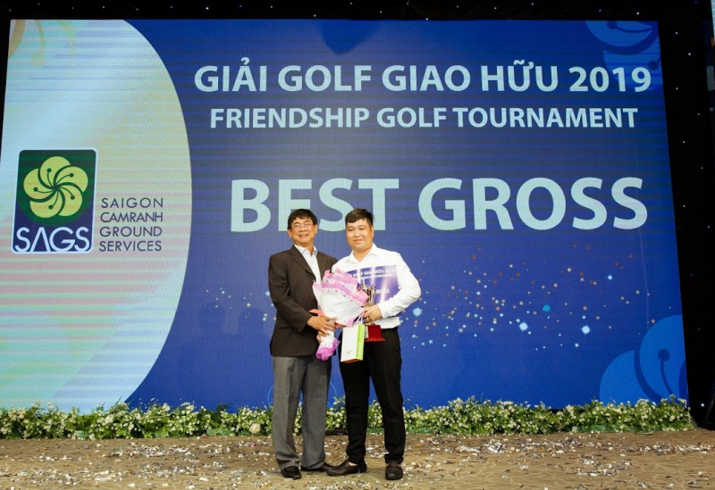 Golfer Lê Hồng Long vô địch với thành tích 90 gậy
