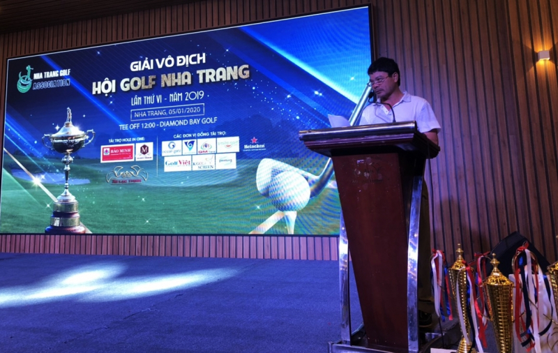 Ông Trần Văn Cẩn, Chủ tịch Hội Golf Nha Trang phát biểu tổng kết và đánh giá hoạt động của Hội trong năm 2019