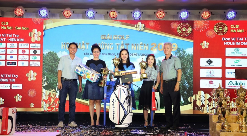 CLB-Golf-Hanoi-Saigon-to-chuc-thanh-cong-giai-golf-Hop-mat-Tat-nien-2019 (12)