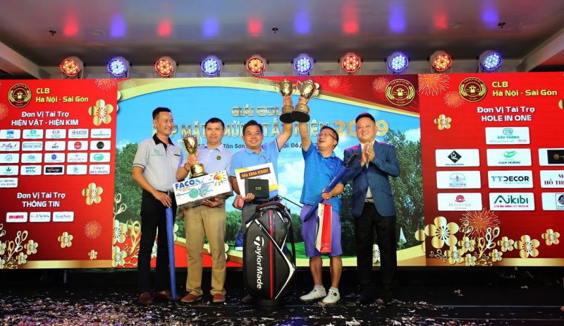 CLB-Golf-Hanoi-Saigon-to-chuc-thanh-cong-giai-golf-Hop-mat-Tat-nien-2019 (16)