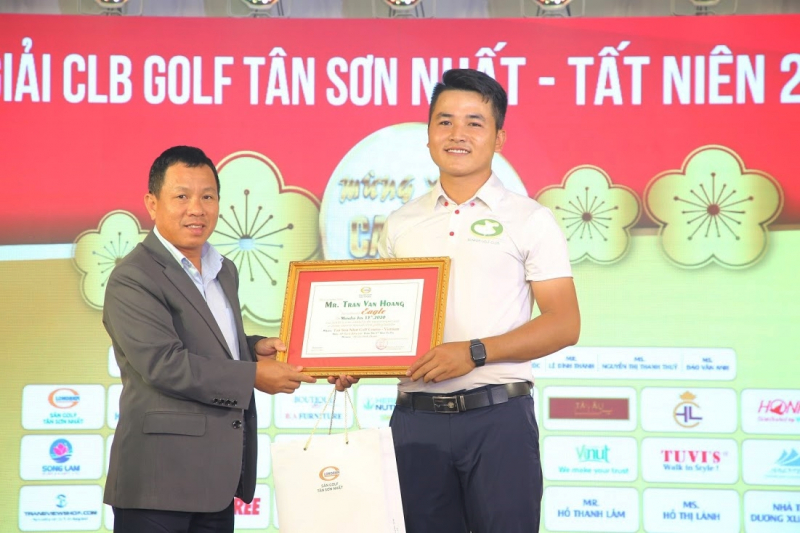 Golfer Trần Văn Hoàng đạt giải Eagle