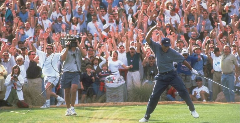 Khoảnh khắc bùng nổ cảm xúc của Tiger Woods tại Phoenix Open 1997